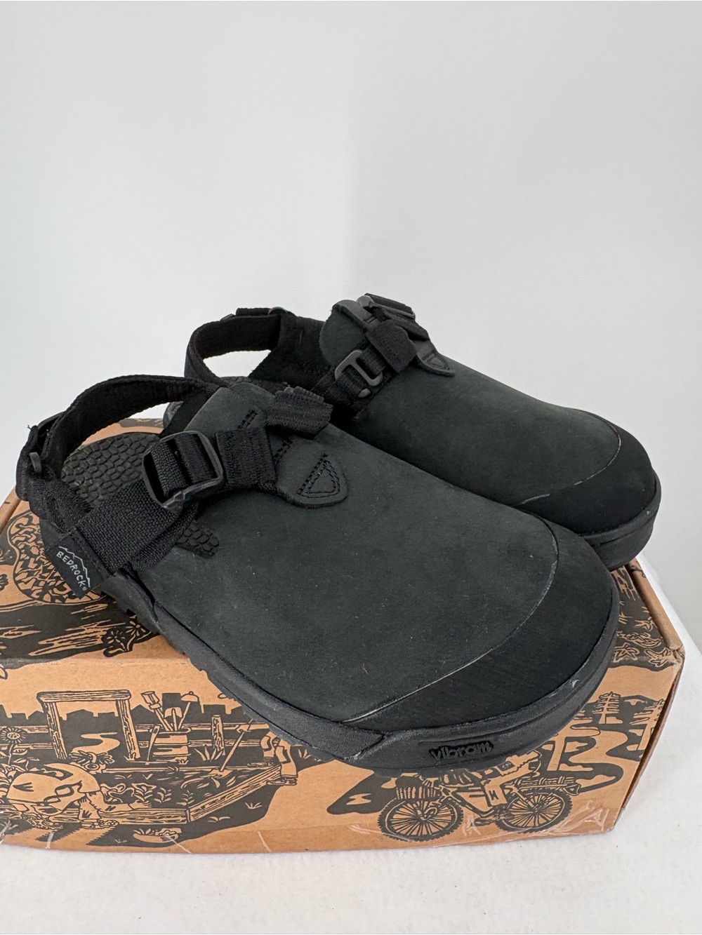 Bedrock Mountain Clog Leather Obsidian Dark Gray M5 W6